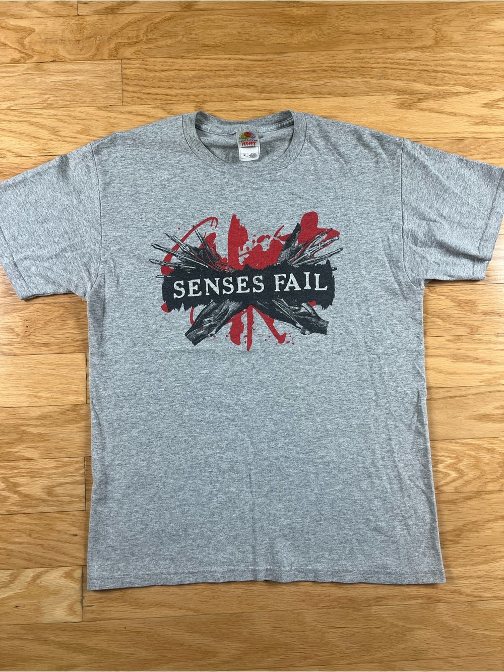 VTG Y2K Authentic Senses Fail Fruit of the Loom Band Tee NWOT